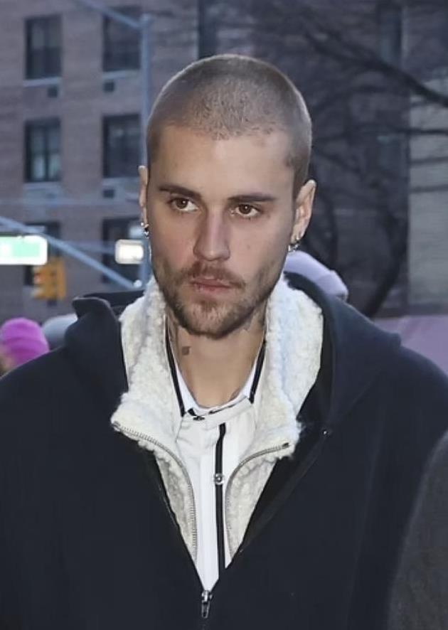 贾斯汀·比伯被曝精神崩溃,妻子闺蜜团集体劝离婚