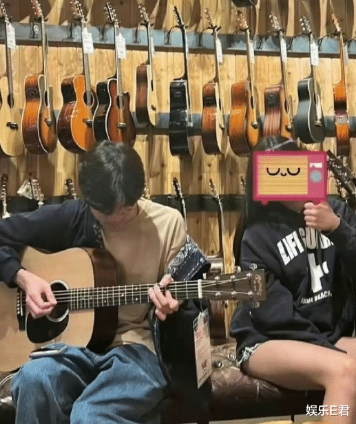 袁咏仪晒照庆祝53岁生日，张智霖邱淑贞P变形，儿子张慕童被打码