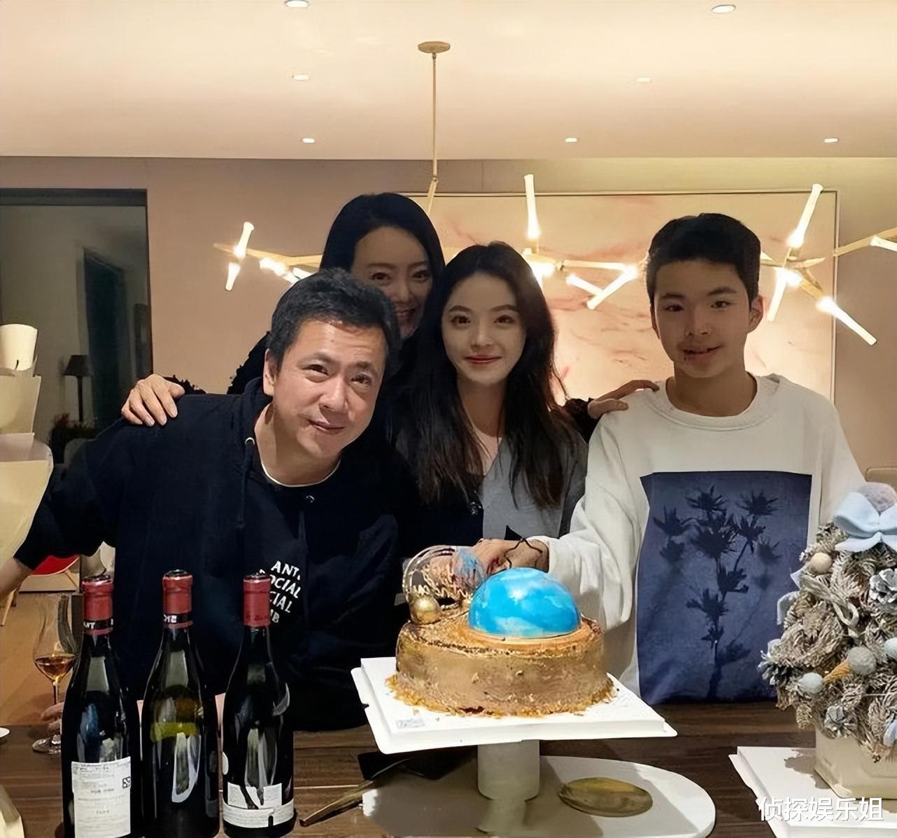 王中磊儿子高中毕业回国,18岁威廉升级准大学生,帅气内敛像爸爸