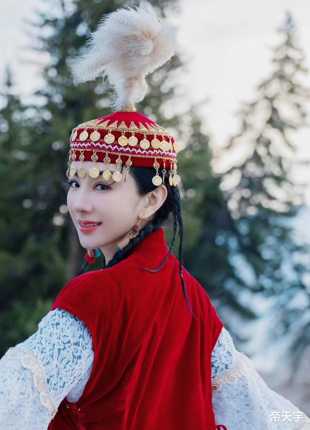 黄奕晒跟11岁女儿铛铛的合照,网友:太可惜了,跟爸爸一模一样