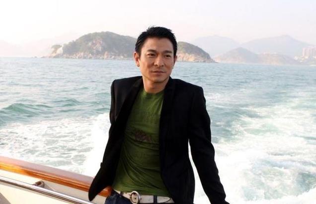 为追刘德华逼父跳海,家破人亡守身如玉42年,杨丽娟怎样了?