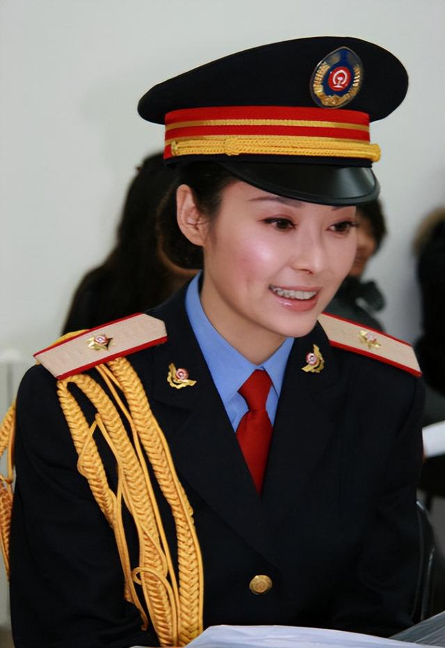 事实证明,当初被嘲“疯女人”的袁立,才是真的“人间清醒”