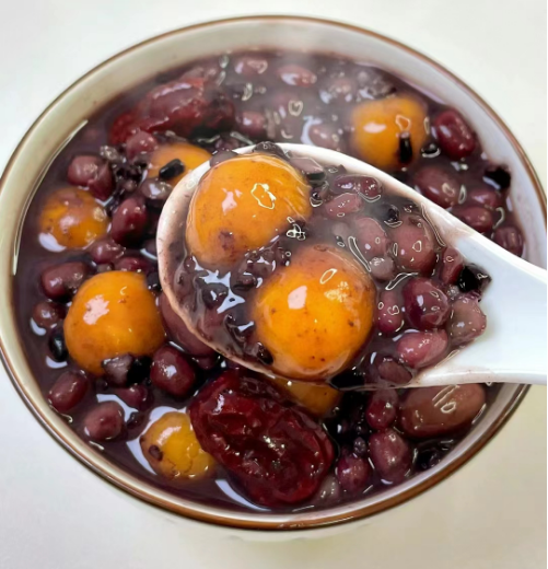 红豆和它是绝配,女性要多喝这汤,补血养血,脸色越来越红润