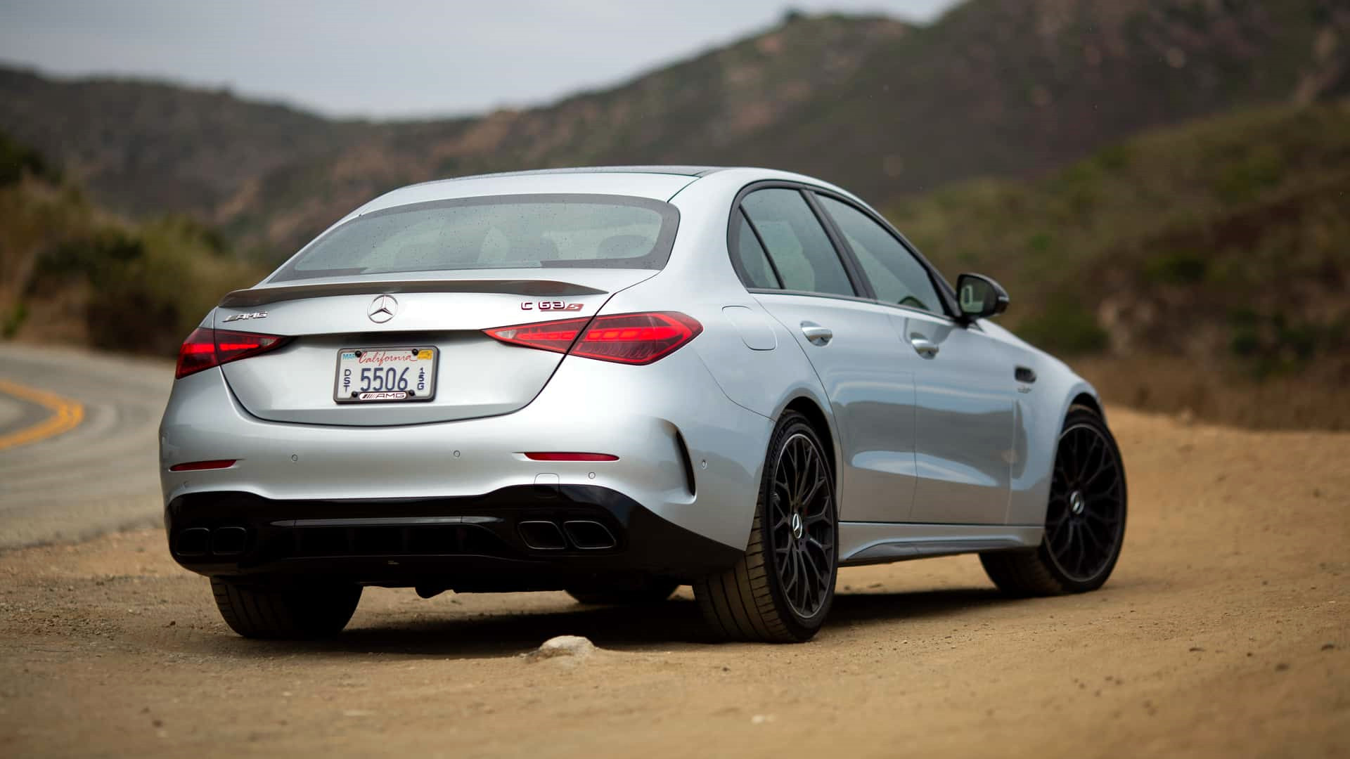 改装厂将梅赛德斯-AMG C 63 S 的混合动力系统去掉，换上 V8 发动机