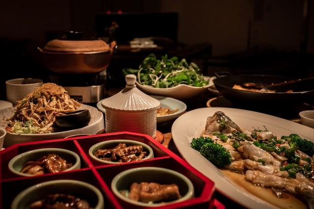 上海人均2000的中餐馆，喂狗式上菜法遭吐槽，该店评论区已沦陷