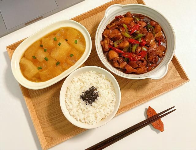 32歲北京未婚女孩，在朋友圈曬出一個(gè)人的晚餐，網(wǎng)友：活通透了