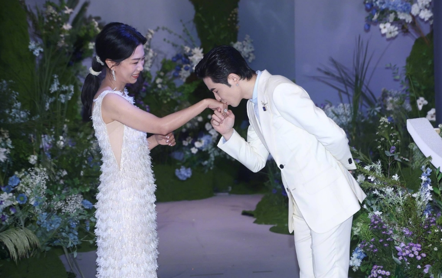 萧敬腾婚礼:林有慧戴千万钻戒,陈乔恩挺孕肚,贾静雯全家齐现身