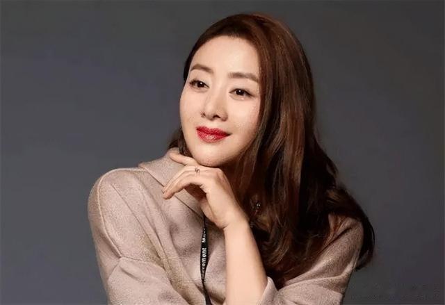 她曾被前夫一巴掌打跑!二婚嫁给体操世界冠军,如今婚姻幸福甜蜜