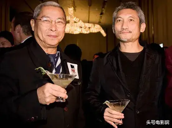 老戏骨坐轮椅!83版射雕老顽童周伯通晚年住养老院,女儿女友消失