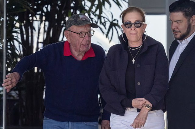 93岁默多克第5次大婚，邓文迪惊喜现身祝贺，与67岁新娘子是闺蜜