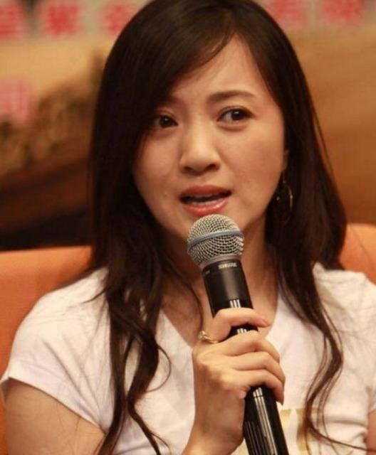 春晚|顶替闫妮上春晚爆红？靠“潜规则上位”的她？最后却进了精神病院
