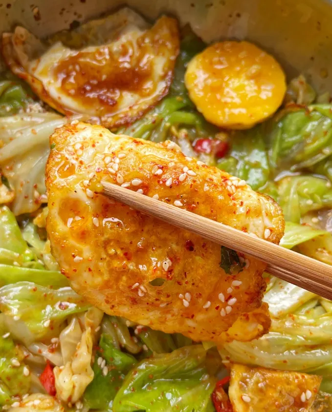 瘦身美食新发现，揭秘全网热议的减脂圣品，凉拌包菜的秘密