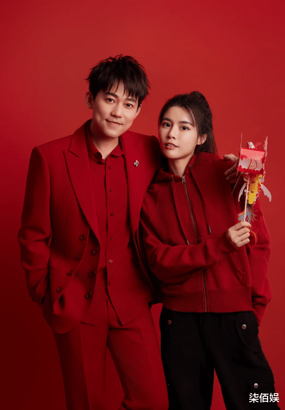 苏醒小11岁妻生俩儿后仍不封肚,廖语辰晒婴儿车亲口承认追生三胎