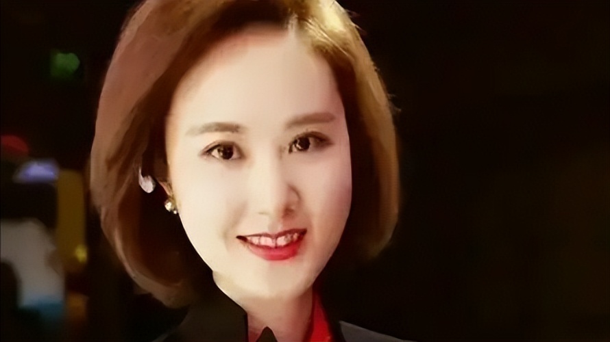 她曾是重庆最美的高考状元，如今当上央视主持人，42岁依然单身