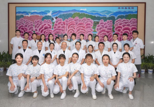 同龄人都能尝尽爱情的苦,只有我还在品腰部的痛