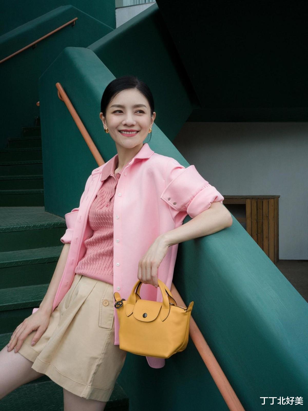 胡可越老气场越开挂!穿西装+阔腿裤+高马尾,气质远胜超模吕燕