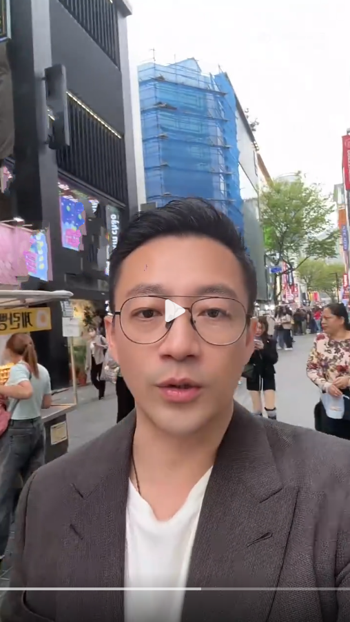 汪小菲晒未婚妻高清照!现任穿白裙挎15万包,韩国街头吃煎饼美翻