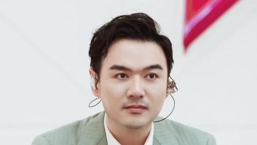 《浪姐5》丑闻爆发：刘忻粉丝和陈丽君粉丝“网暴”音乐总监赵兆