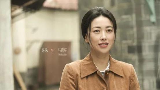 40岁朱珠再宣一喜讯，全网恭喜：她的人生，堪称“实力派花瓶”养成记