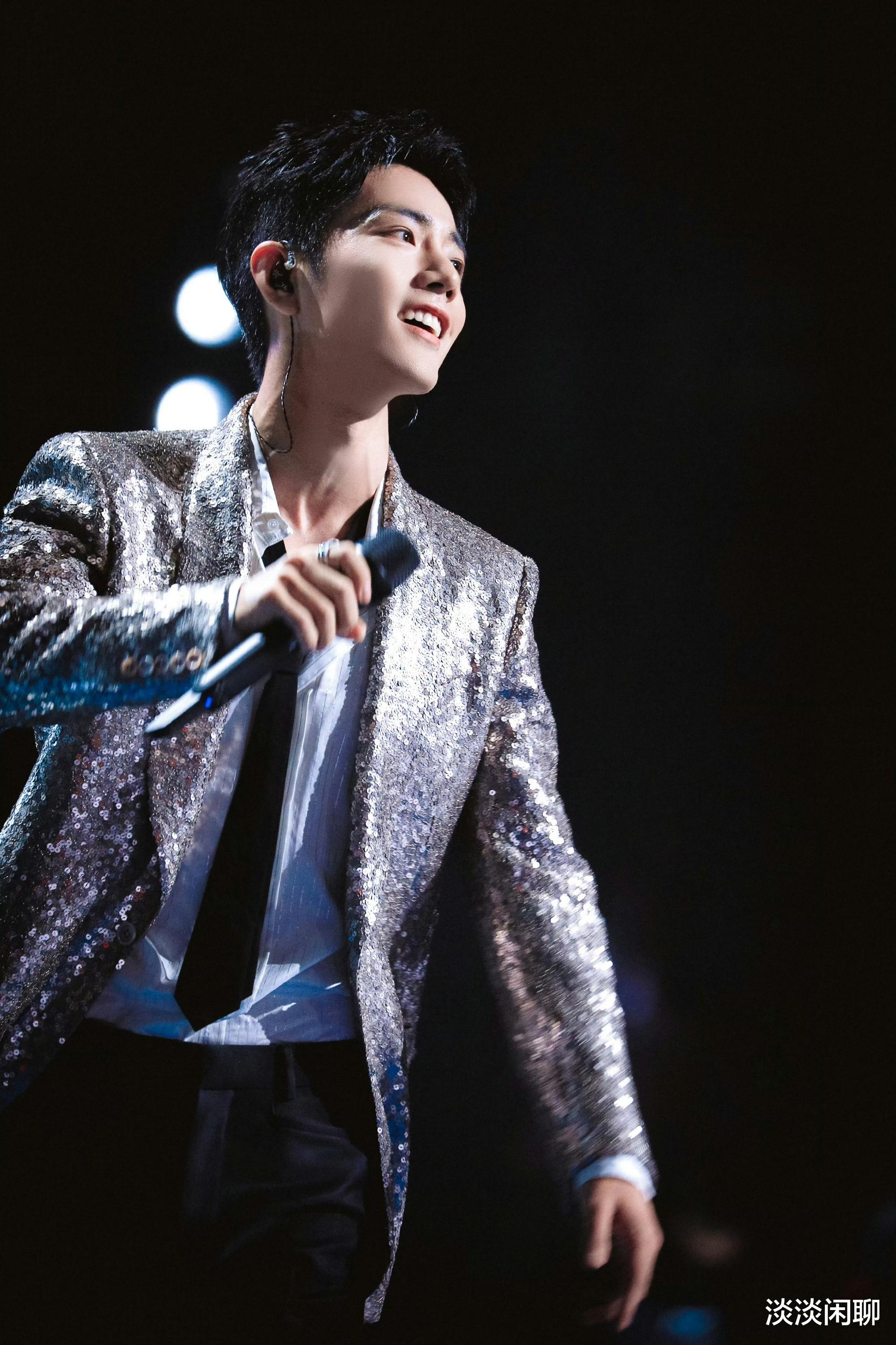 肖战一曲《往事随风》惊艳全场,引业内振臂发声,内娱该换思路了