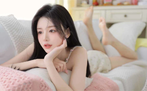 闺蜜用了劣质卫生巾，嘎嘎臭，我的老公反而不嫌弃她臭，却嫌弃我的有味道