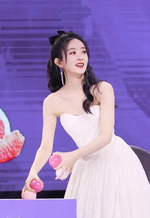 赌王前儿媳离婚后首采访：女儿一年要花120万，拒再婚不找富二代