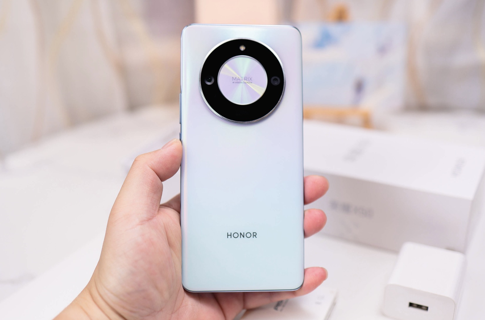 荣耀开启“清仓模式”，送长辈的性价比神机，12G+256G才1299元