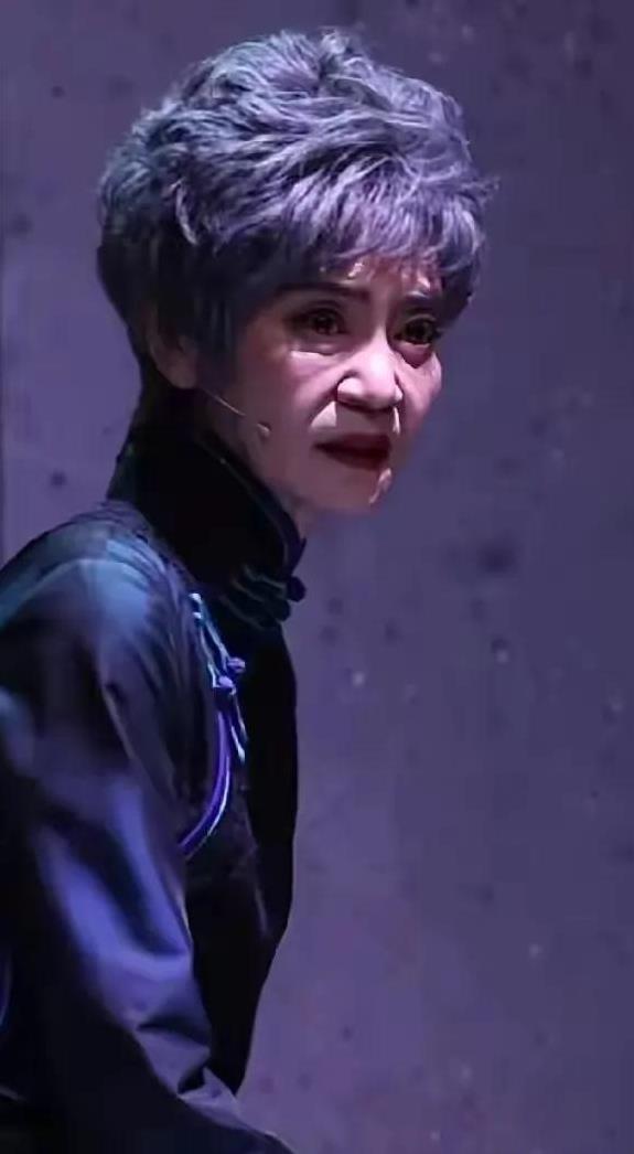 无滤镜大变样,吴家丽膀大腰圆,陈德容撞脸杨幂,高圆圆铁桶身材