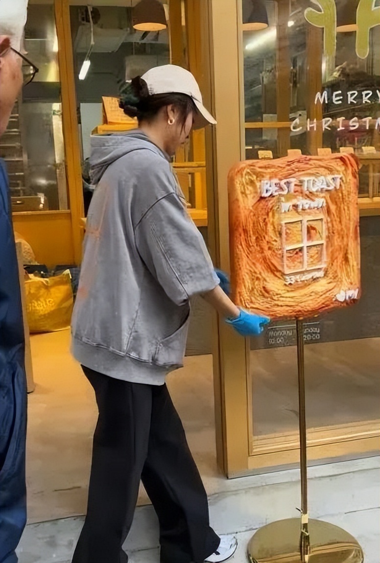 前TVB视后唐诗咏：面包店卫生风波后的真诚回应与转行心声