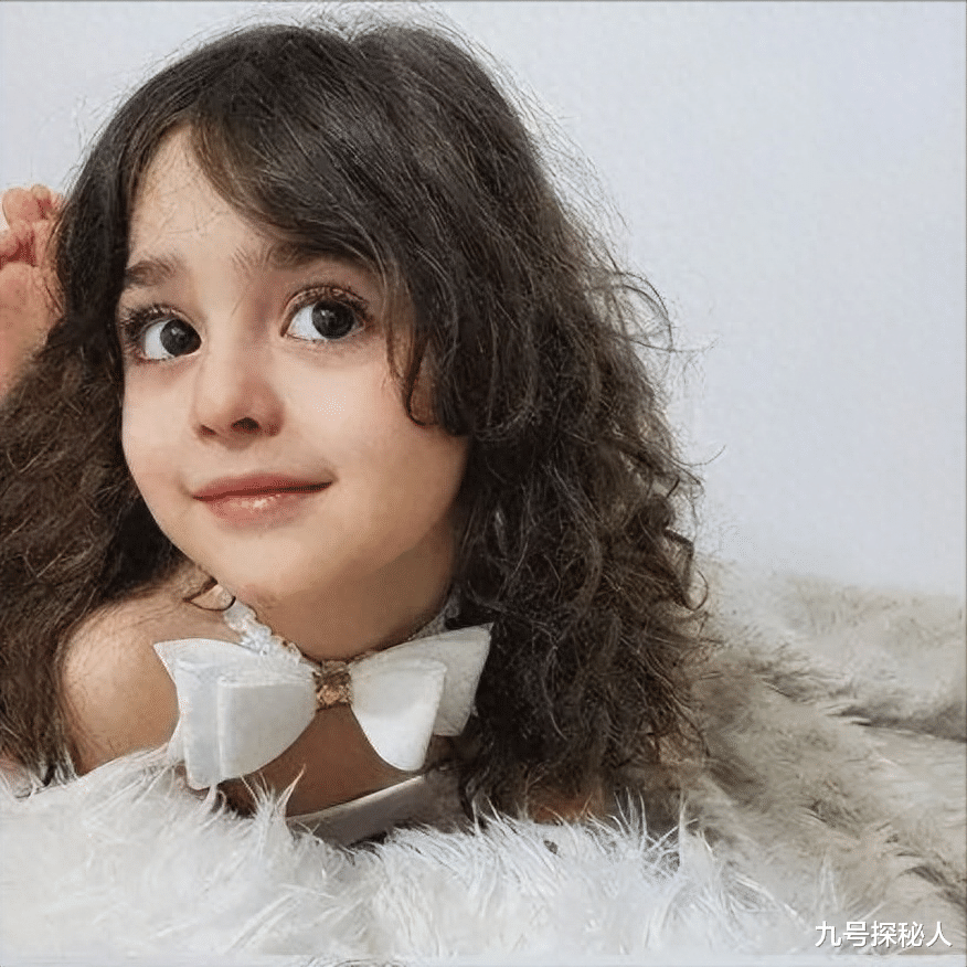 4岁成全球最美女孩,8岁因太美使父亲辞职贴身保护,她后来如何