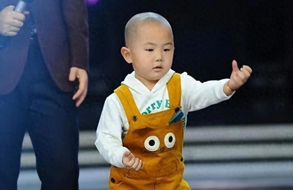 “最牛童星”：3岁出名，5岁上春晚，如今的他已经成为父母的骄傲