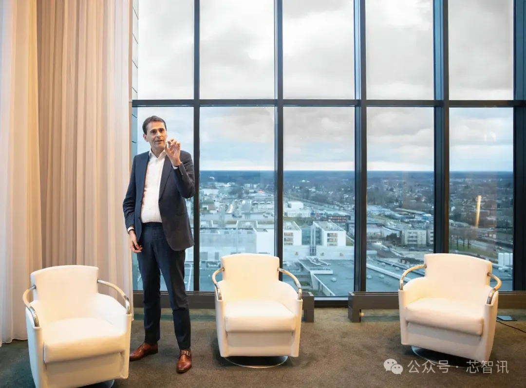 ASML CEO专访:中国芯片制造技术落后西方10-15年!