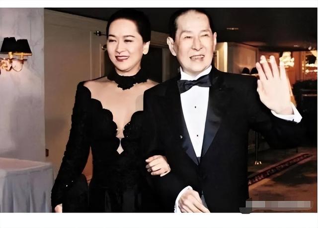 香港巨富临死嘱咐儿子,一定要使劲花钱当个败家子,最好一分不剩