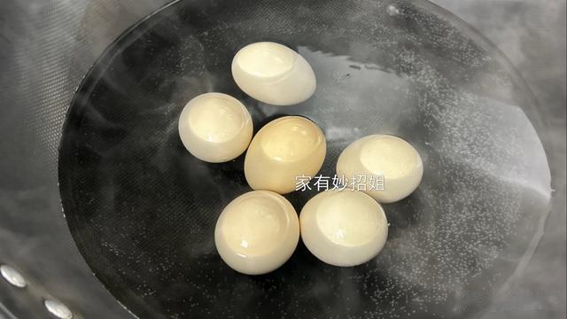 煮鸡蛋最忌冷水下锅?只需多加一步做法,鲜嫩不破壳,营养不流失