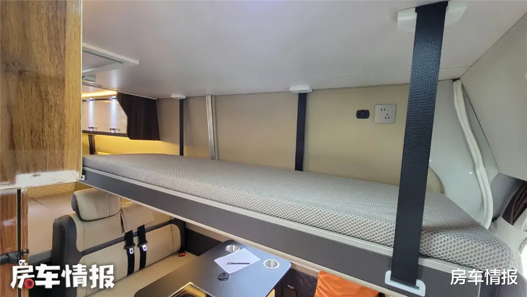 21.8万起！带6座3张床的房车来了，能洗澡做饭性价比真的挺不错