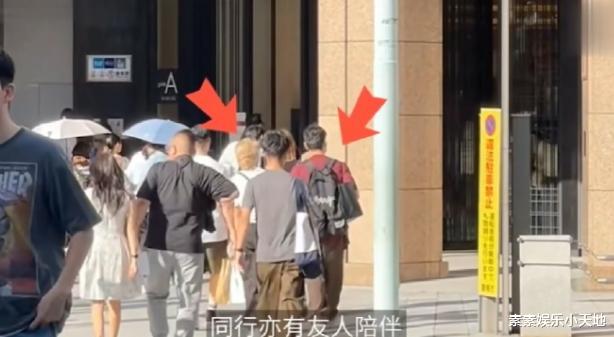 郑秀文许志安日本街头十指紧扣,夫妻情比金坚很恩爱