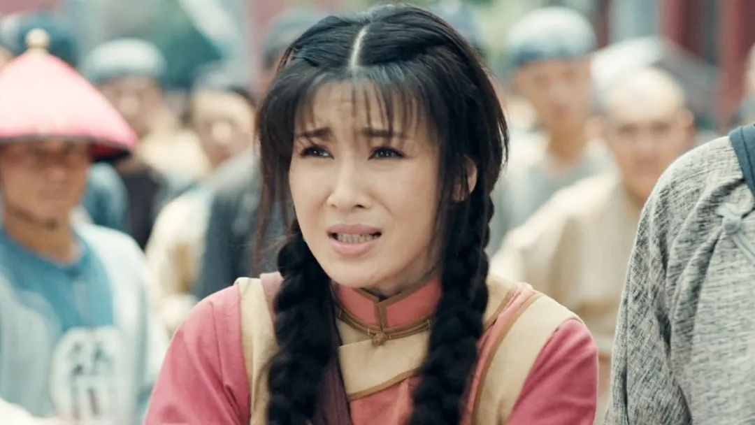 44岁童蕾演女娃，一脸褶子扎双马尾，“强行扮嫩”的风刮到历史剧