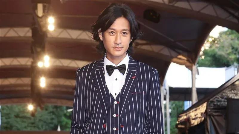 最惨过气明星！45岁唐治平欠债百万交不起房租，73岁老母亲自杀