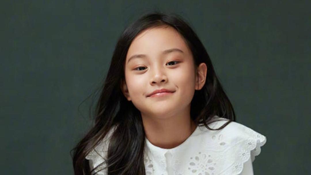 李小璐女儿甜馨惹争议！COS初音被二次元骂惨，道歉后注销账号