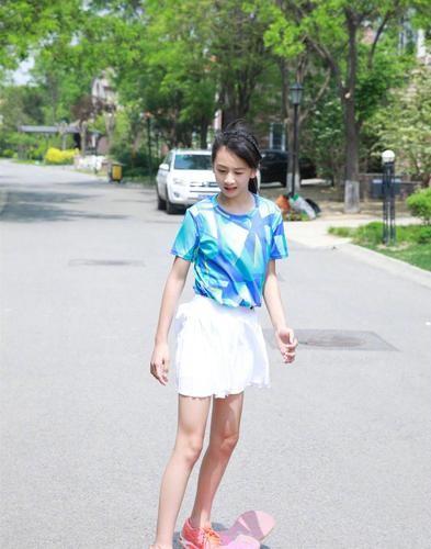 田亮、叶一茜全家亮相巴黎奥运会，森碟身材高挑，颜值超高