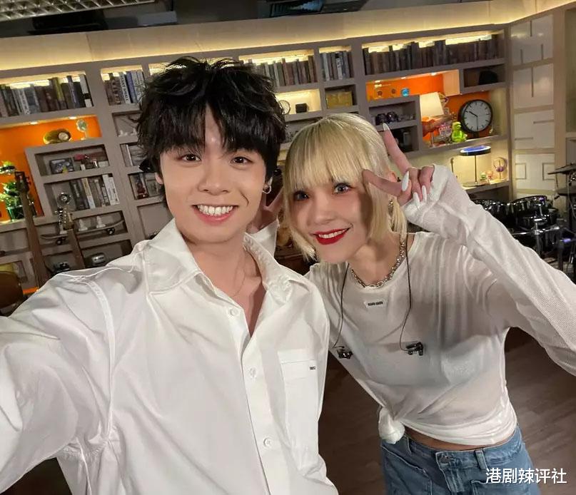 TVB小生传与离婚歌手母子恋,曾因失言风波被雪藏,望登红馆开唱