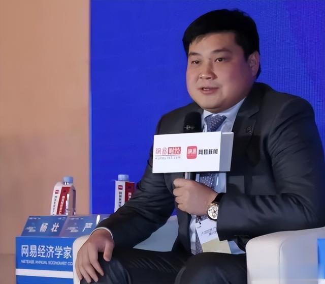 江苏首富严昊：身价千亿，迎娶知名女歌星，克林顿亲自来婚礼捧场