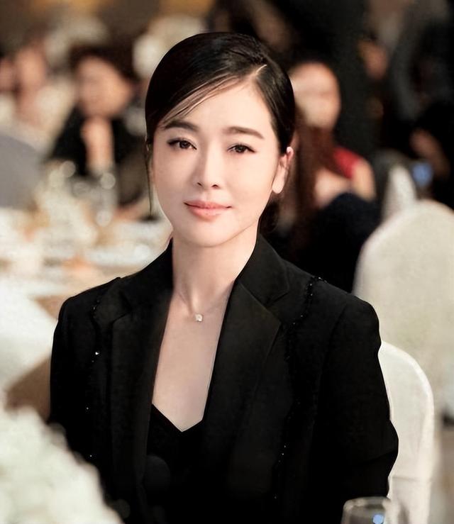 “风流成性”的左小青出道以来绯闻不断,如今仍然靠身材吸睛!