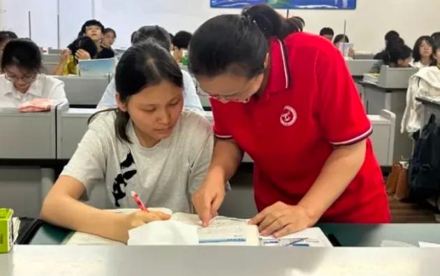 教师岗位招聘，为啥中小学竞争激烈，高中老师却招聘遇冷？