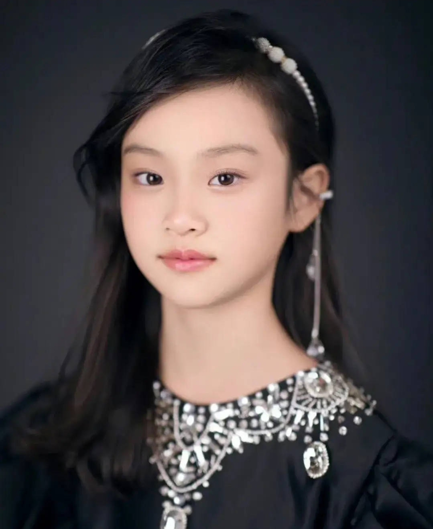 李小璐给女儿“做榜样”，带头怼恶评网友，这是“好妈妈”人设？