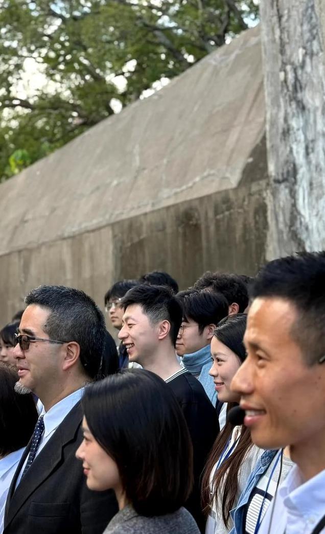 马龙:太赞了,机场临行鞠躬告别,台湾学生表示龙队才是该追的星