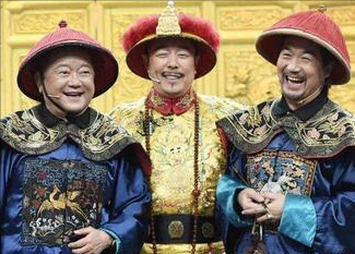 伸舌头、嘴亲肿、面条吻，这些“中老年”演员拍吻戏，个个辣眼睛