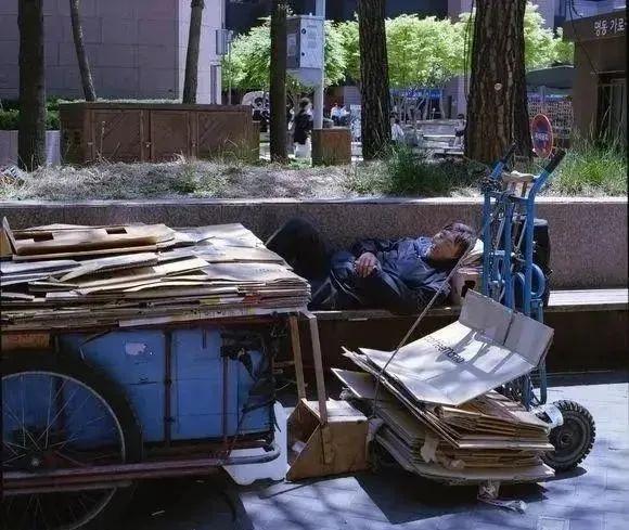 韩国企业开始清退35岁以上员工,但为何不能改为提前退休