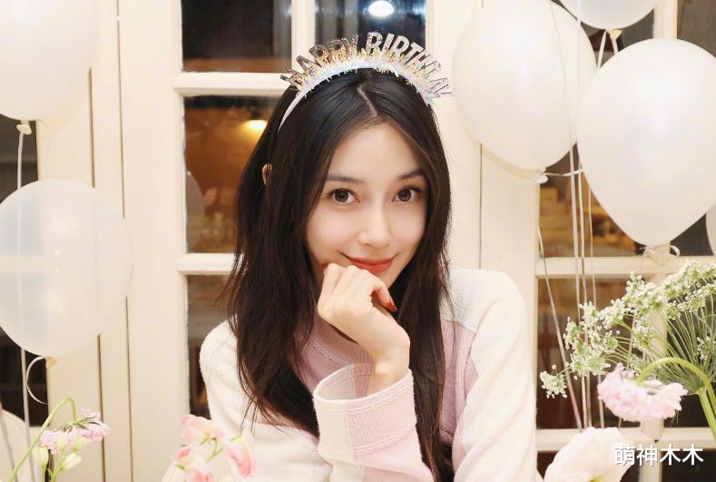杨颖庆生显落寞，闺蜜杨幂祝福罕见缺席，黄晓明女友同一天秀钻戒