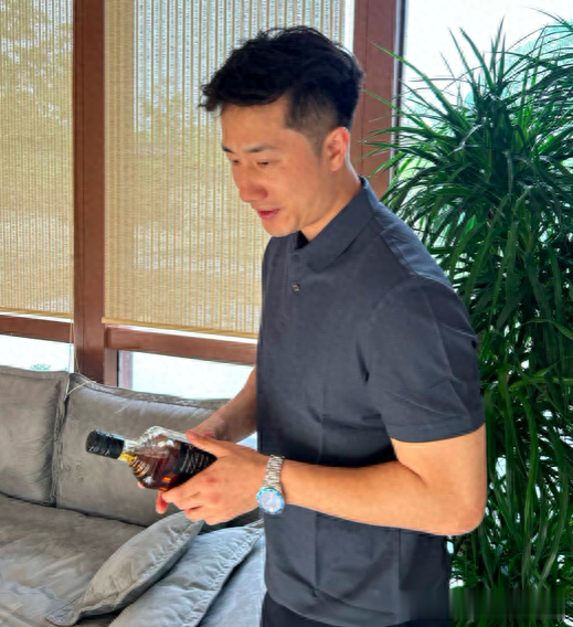 中年男人常见的3种“大叔发型”,老气显土,偏偏很多大叔喜欢留